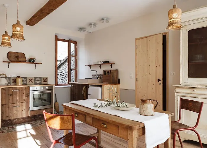 Les Appartements Du Saint Thiers, La Provence Dans Un Coin De La Drome Et L\'Esprit D\'Une Maison D\'Hotes A Saou